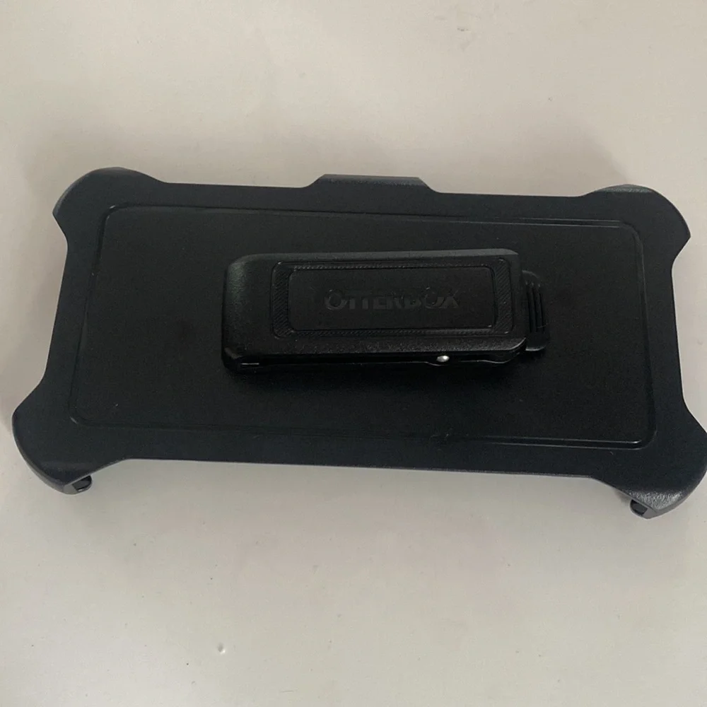 Otterbox 13 Pro Max Black Clip